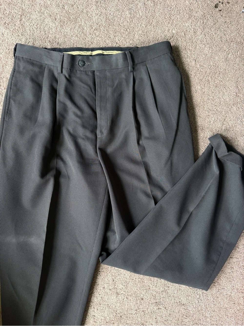 Croft & Barrow Men's Classic Pleated Dress Pants - Charcoal Gray